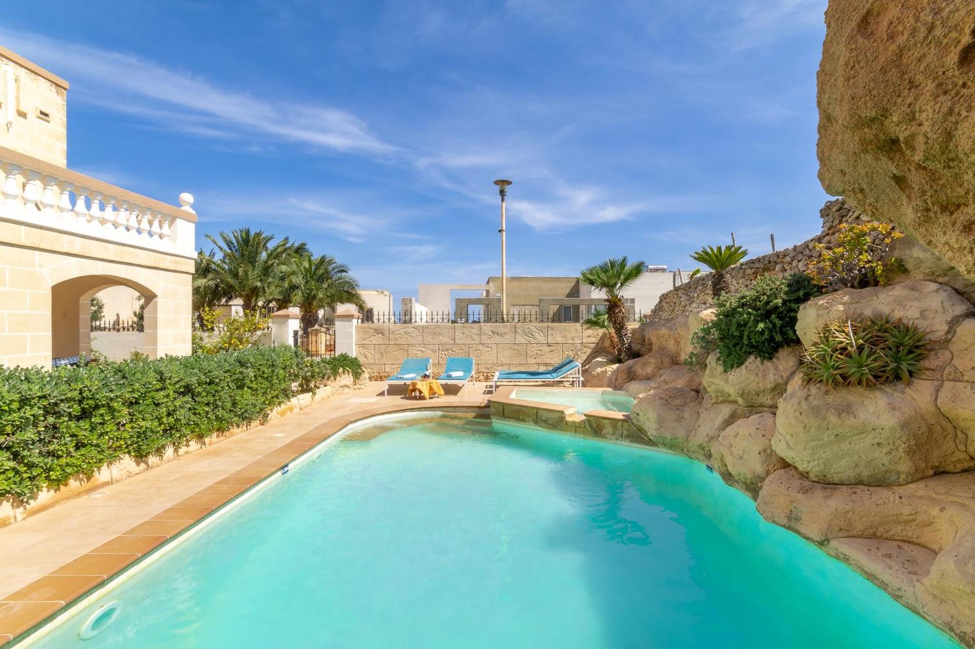 Villa & Pool Apartments In Mellieha Bay Extérieur photo