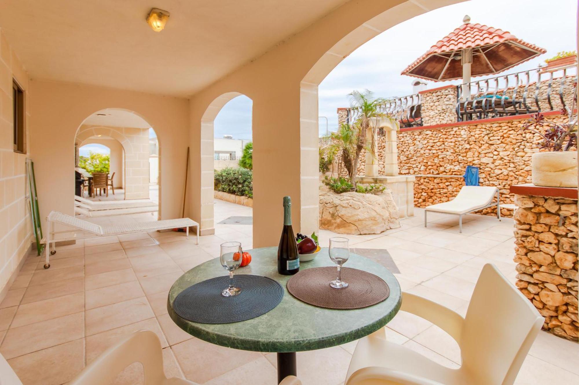 Villa & Pool Apartments In Mellieha Bay Extérieur photo