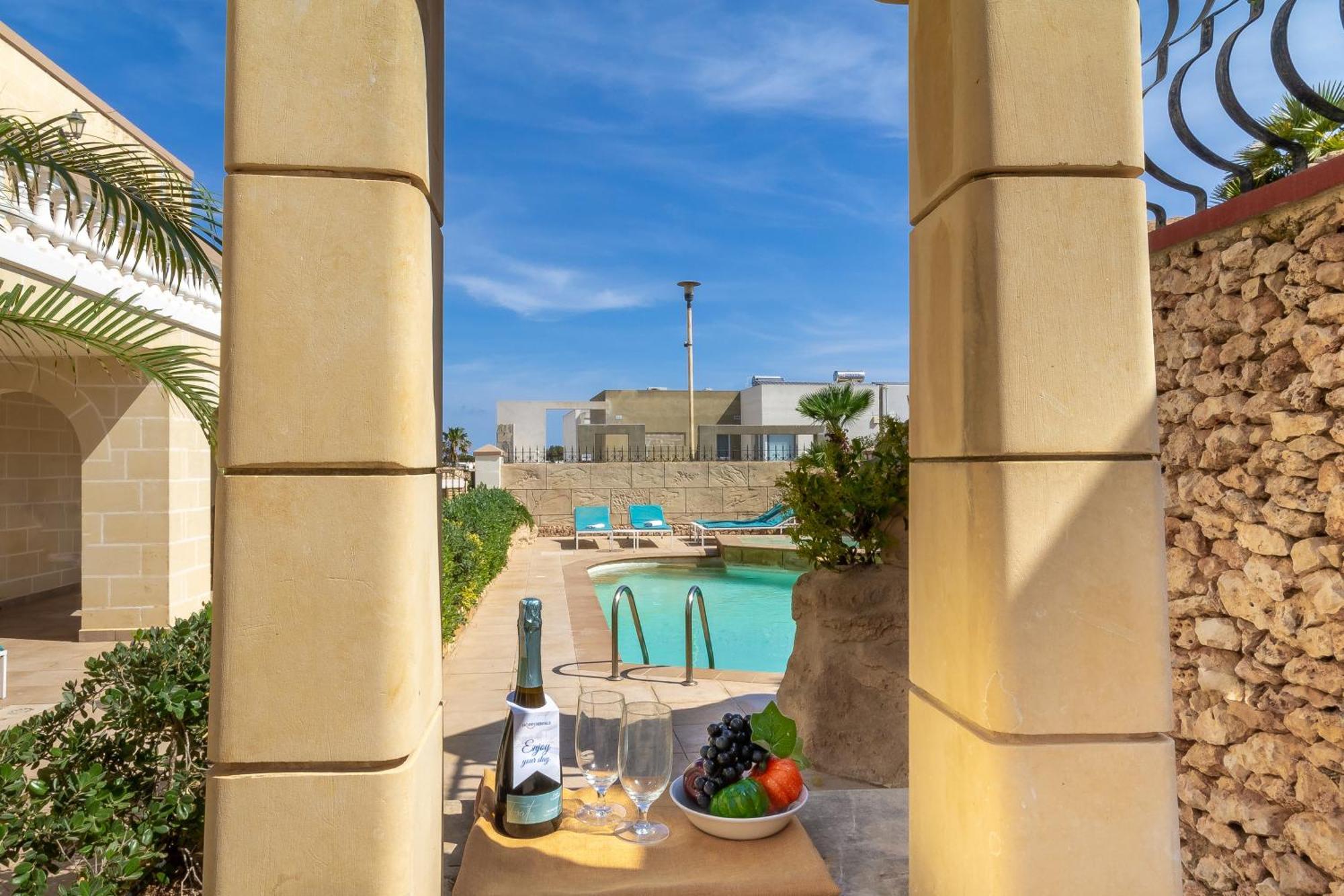Villa & Pool Apartments In Mellieha Bay Extérieur photo
