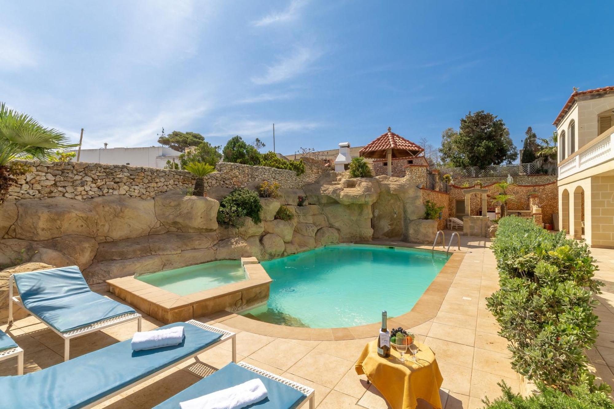 Villa & Pool Apartments In Mellieha Bay Extérieur photo