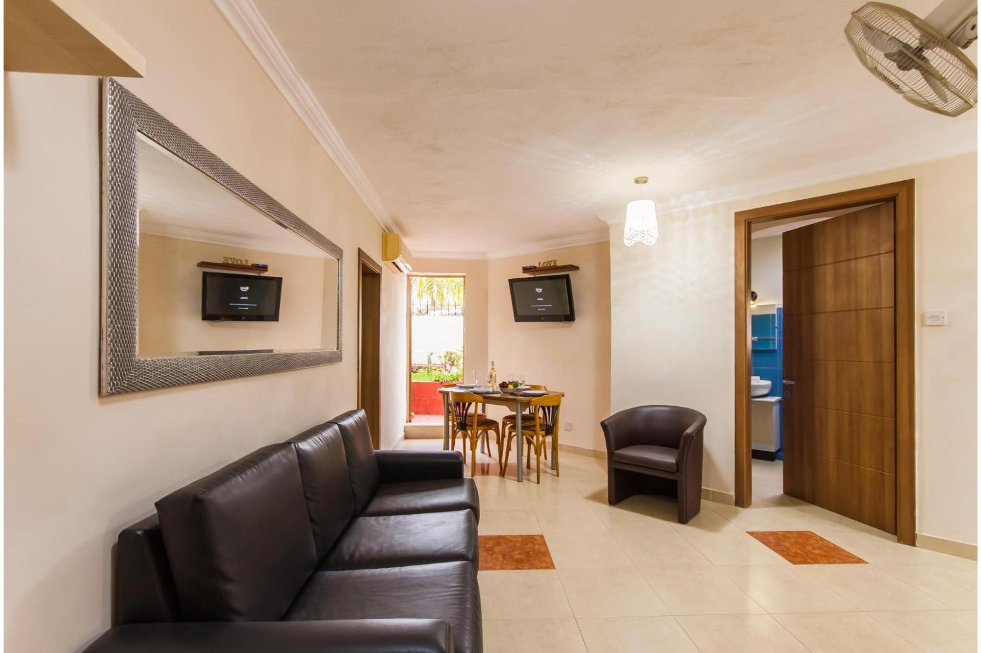 Villa & Pool Apartments In Mellieha Bay Extérieur photo