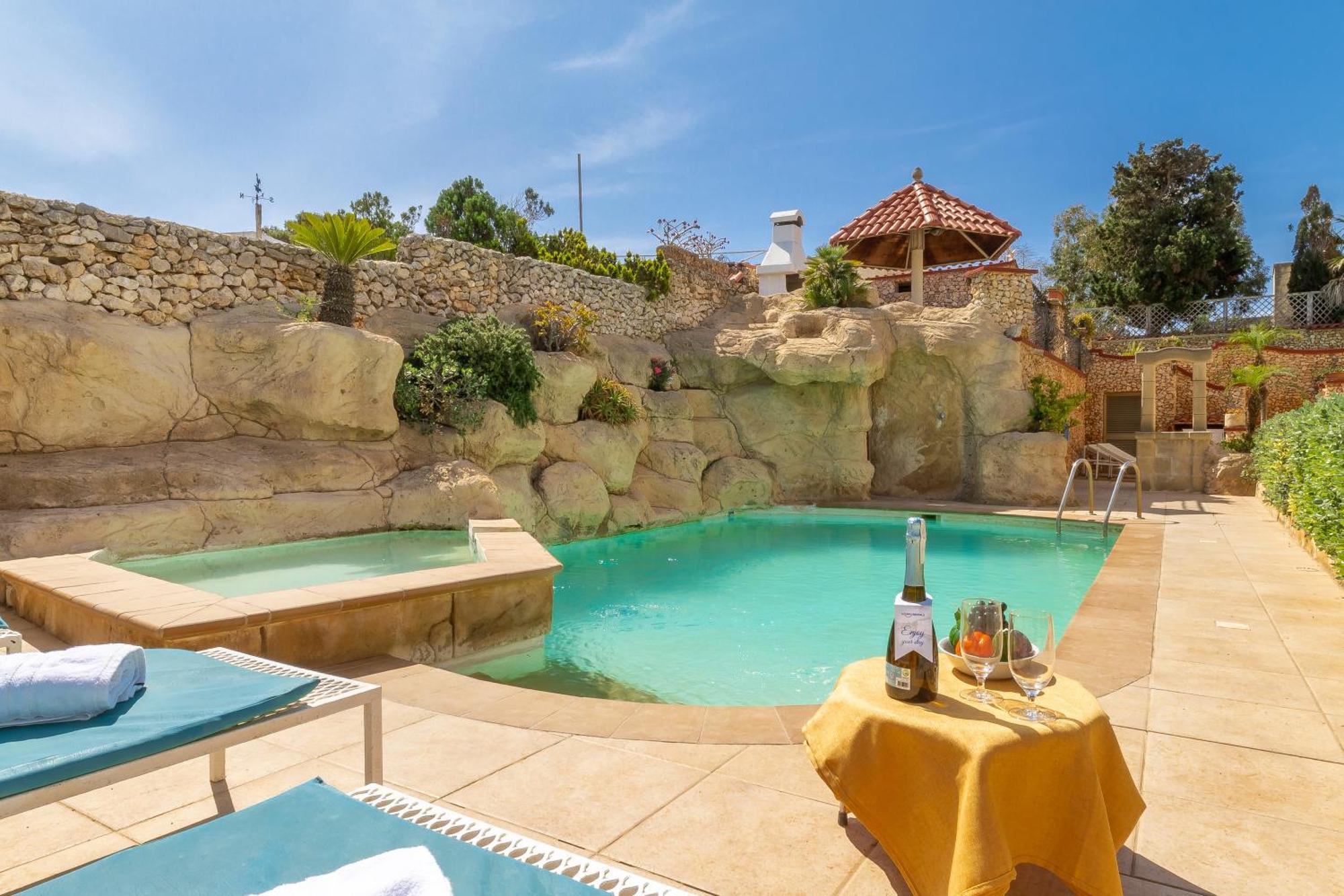 Villa & Pool Apartments In Mellieha Bay Extérieur photo