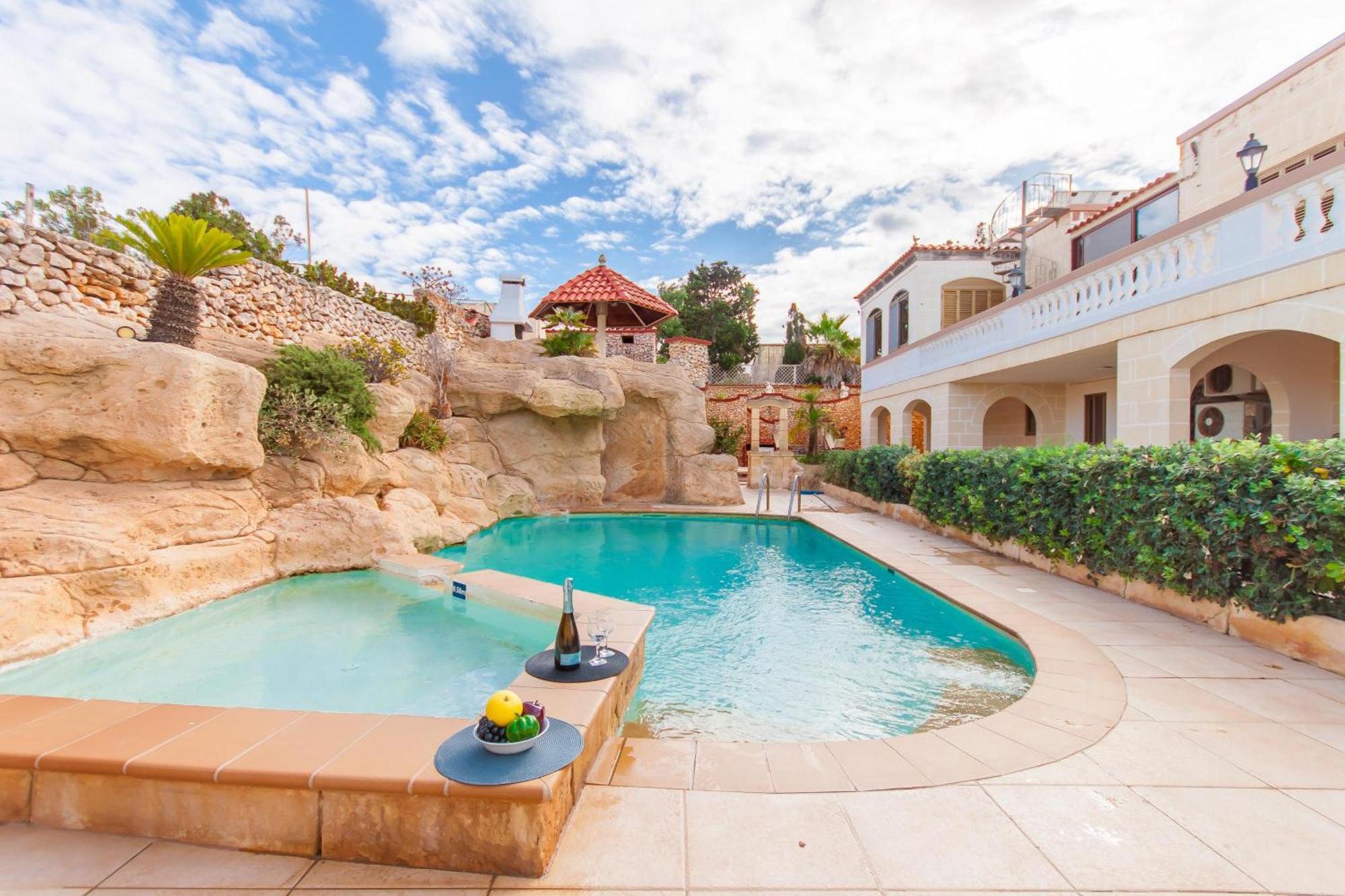Villa & Pool Apartments In Mellieha Bay Extérieur photo